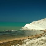 Scala dei Turchi, turista si avventura nonostante il maltempo: soccorso e salvato