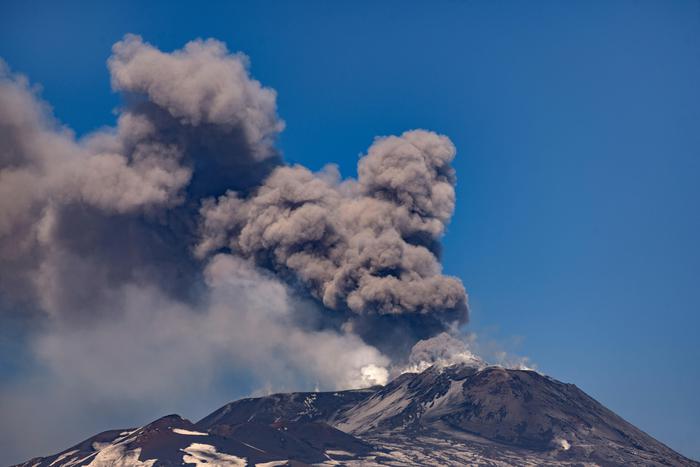 Etna, riapertura totale degli spazi aerei