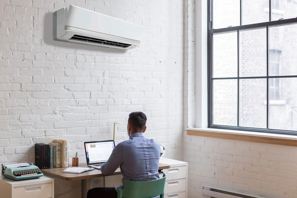 Quanto costa stare freschi in ufficio? Oltre la metà dei consumi energetici