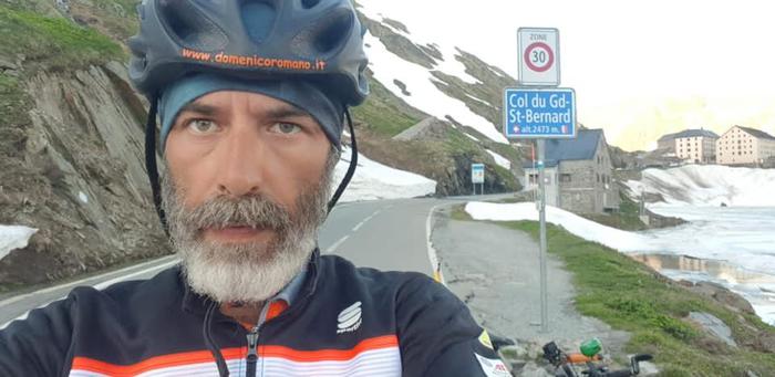 In bici dalla Sicilia a Londra, in un mese percorsi 2.789 km