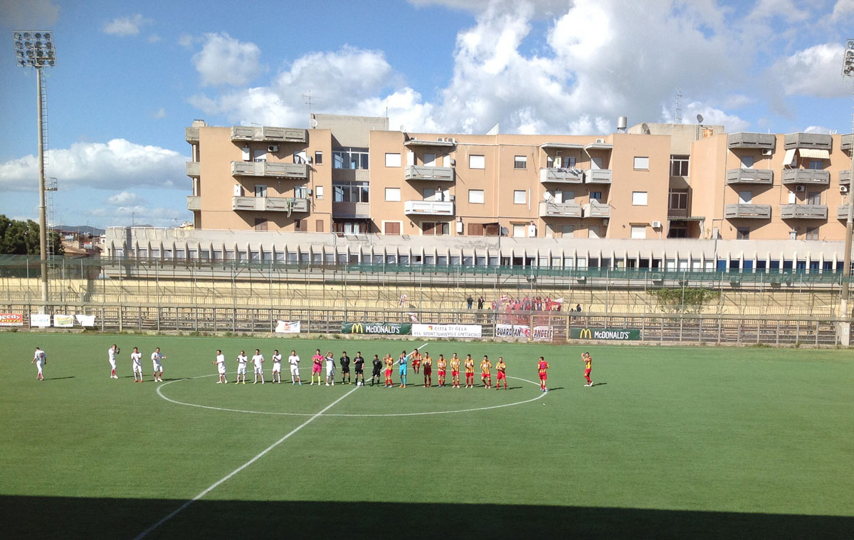 Lo stadio di Gela aspetta manutenzioni ma per il calcio locale il futuro è oscuro Lo stadio di Gela aspetta manutenzioni ma per il calcio locale il futuro è oscuro