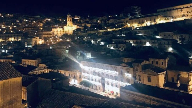 Centri storici, Modica come un luna park. Botta e risposta tra Sgarbi e Abbate