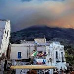 Stromboli, notte tranquilla, piccole scosse ma nessun danno