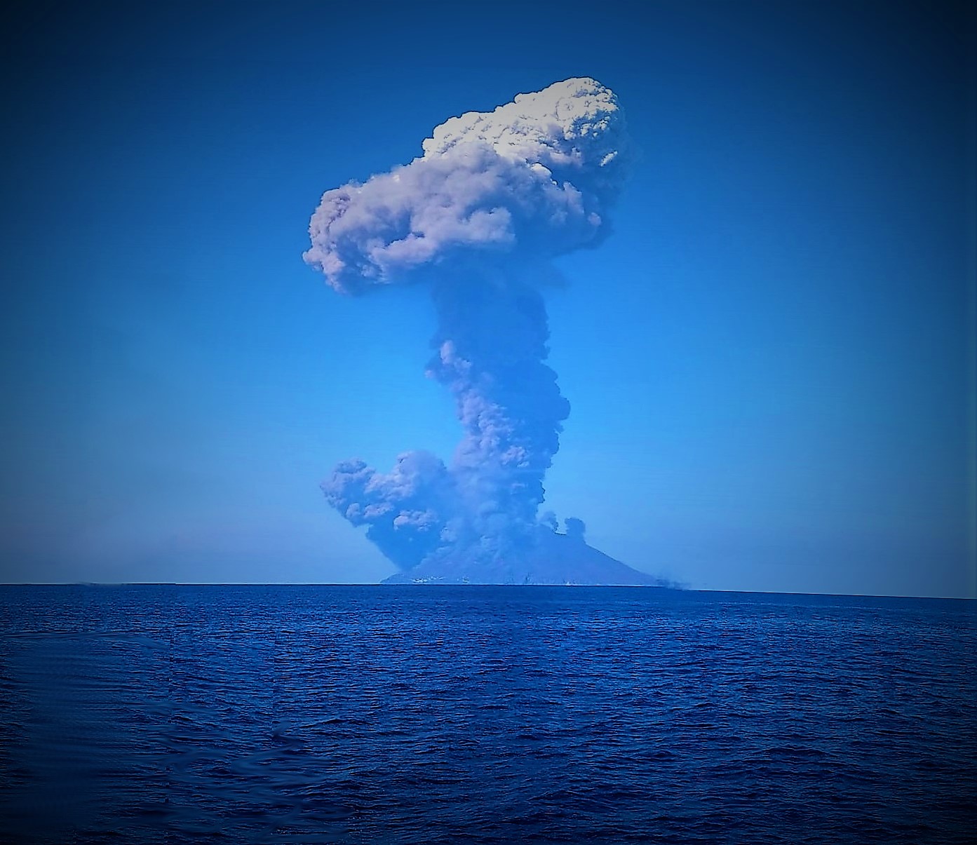 Stromboli chiede aiuto a Musumeci, “Arrivo subito”