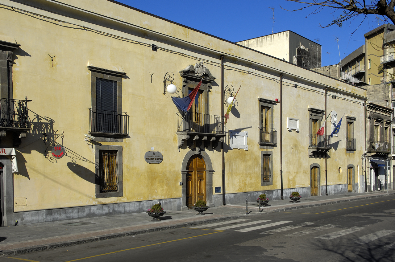 Paternò, clima infuocato per l’aumento dell’Irpef