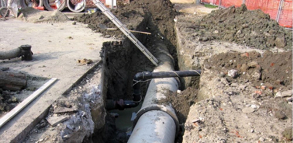 Collettore, conclusi i lavori ad Acitrezza. Resta bloccato il cantiere di Catania