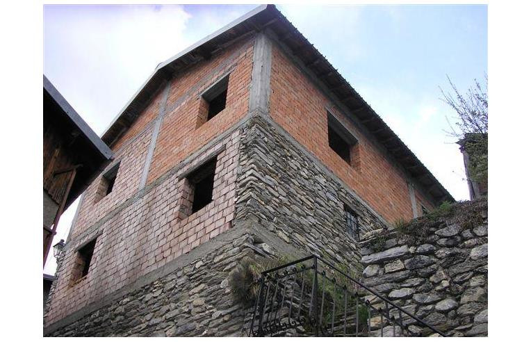 In 12 anni spesi 100 miliardi da immigrati per l’acquisto della casa