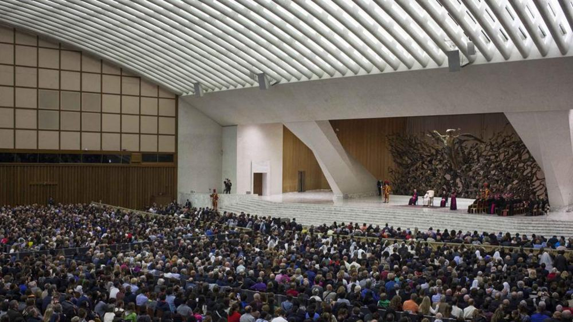 Papa: “Chiesa crea ponti di amicizia e non barriere, cristiani tendano la mano”