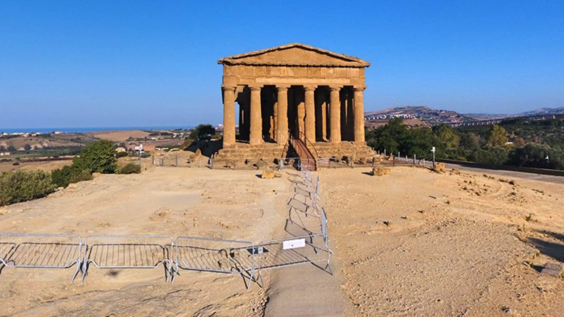 In corso gli scavi delle tombe nell’area antistante il Tempio della Concordia In corso gli scavi delle tombe nell’area antistante il Tempio della Concordia