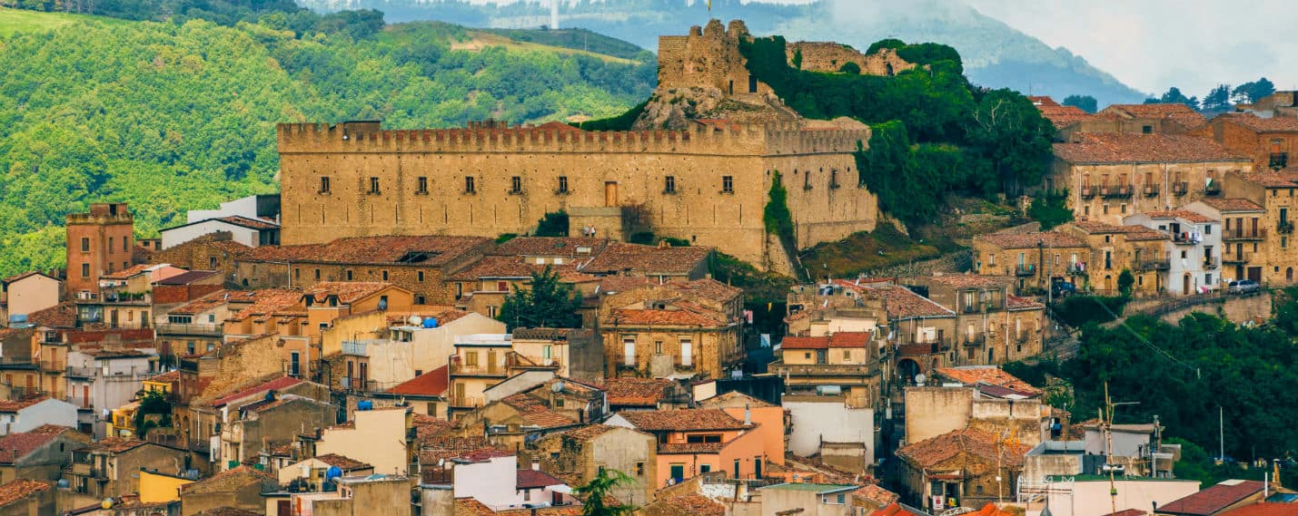 Montalbano Elicona, al via le Feste Aragonesi e il corteo storico Montalbano Elicona, al via le Feste Aragonesi e il corteo storico