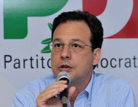 Pd in crisi, Giuseppe Lupo spara a zero: “Via tutti i vertici”