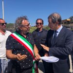 Musumeci a Linosa per ascoltare i cittadini. Primo impegno sul porto: “Stanziati 6 mln”