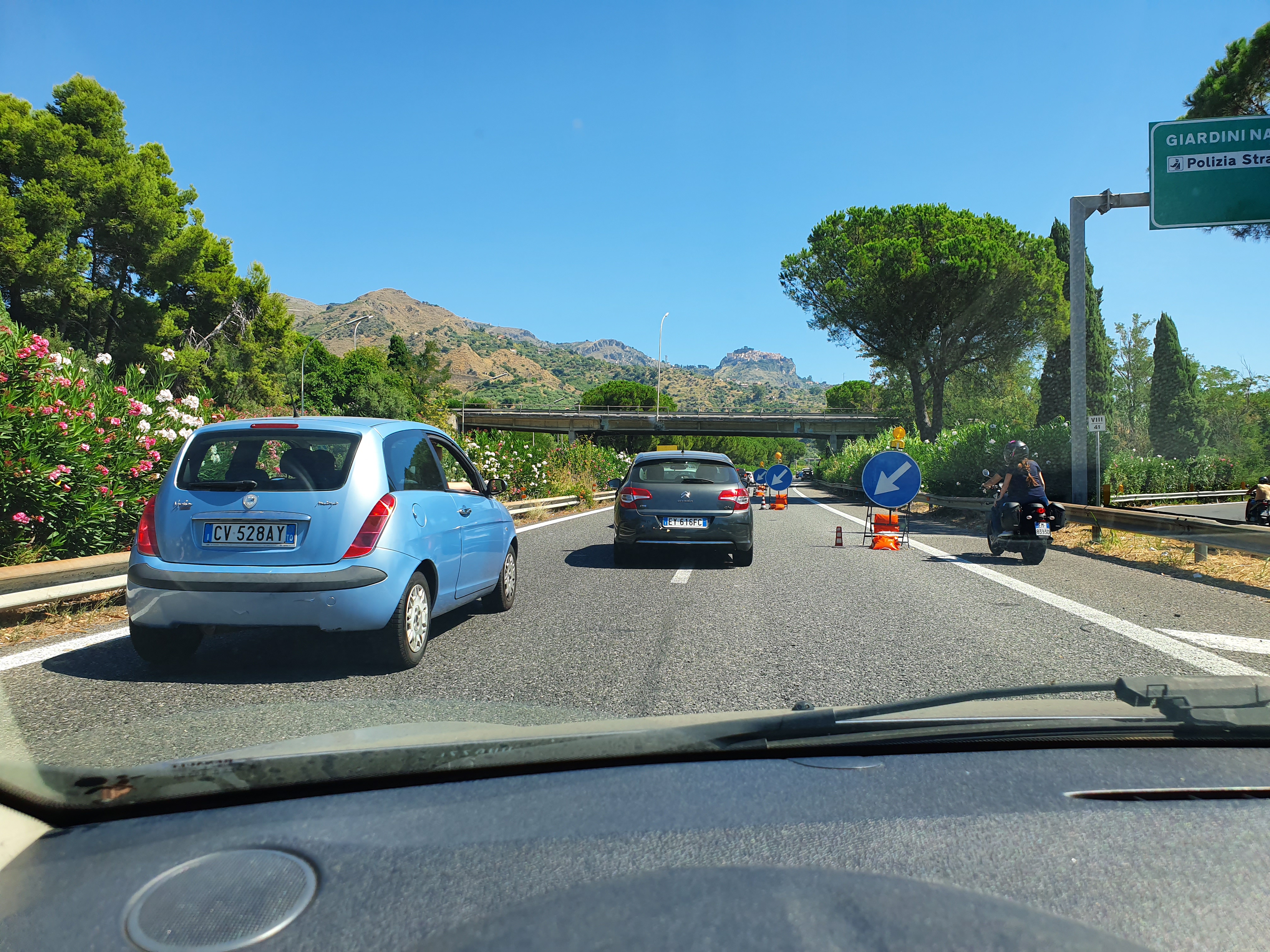 Viabilità da incubo, la Sicilia come una gymkana così strade e autostrade scollegano la nostra Isola