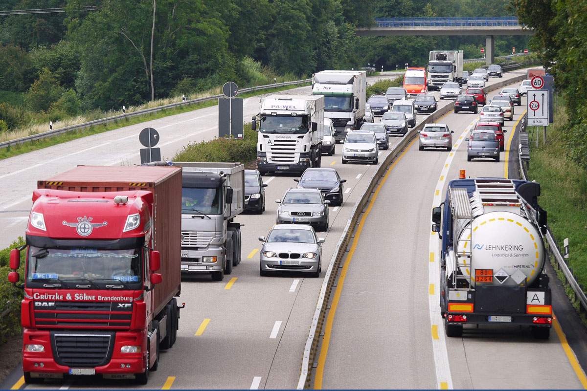 Mezzo pesante perde rimorchio, 11 chilometri di coda