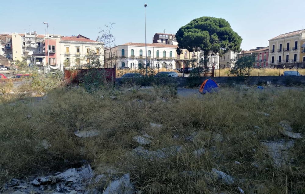 Degrado da Corso Sicilia a piazza Bellini “Siamo intervenuti, la città non collabora”