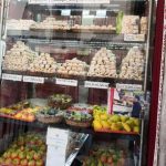 Ladro goloso devasta pasticceria per i cupcake, poi si pente e paga i danni