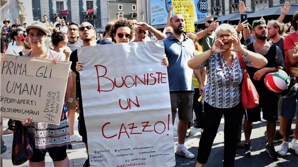 Galleria foto 'Salvini, naufraga in Sicilia il ditta-tour. Fuga da Catania al coro di “Buffone”, fischi a Siracusa' - foto 5