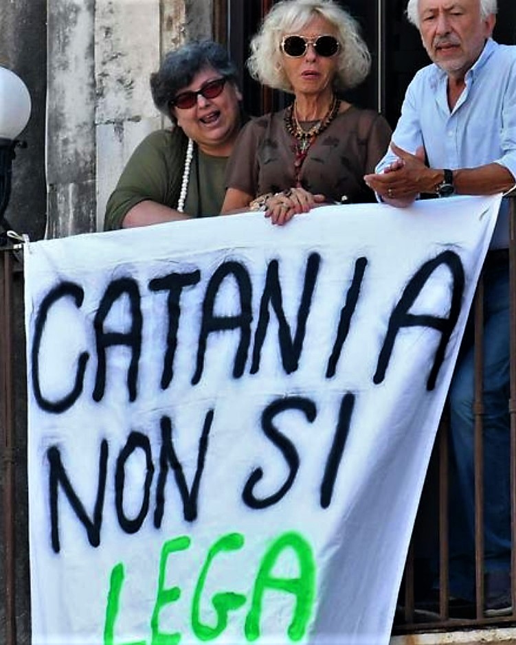 Galleria foto 'Salvini, naufraga in Sicilia il ditta-tour. Fuga da Catania al coro di “Buffone”, fischi a Siracusa' - foto 7