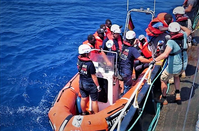 Migranti, Ong ne soccorre cento, Lampedusa scoppia