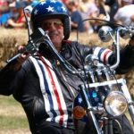 Morto Peter Fonda, leggenda di “Easy Rider”, figlio di Henry e fratello di Jane