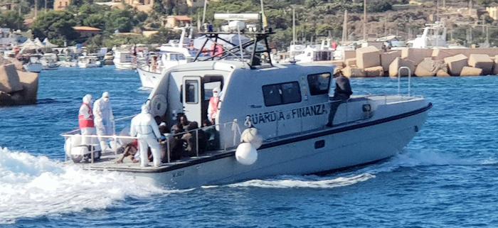 Migranti, barchino con 22 tunisini giunto a Lampedusa
