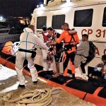 Open Arms, gli “ostaggi di Salvini” cominciano a sbarcare, ma soltanto in piccoli gruppi