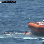 Lampedusa, Open Arms, “portateli in aereo a Madrid”