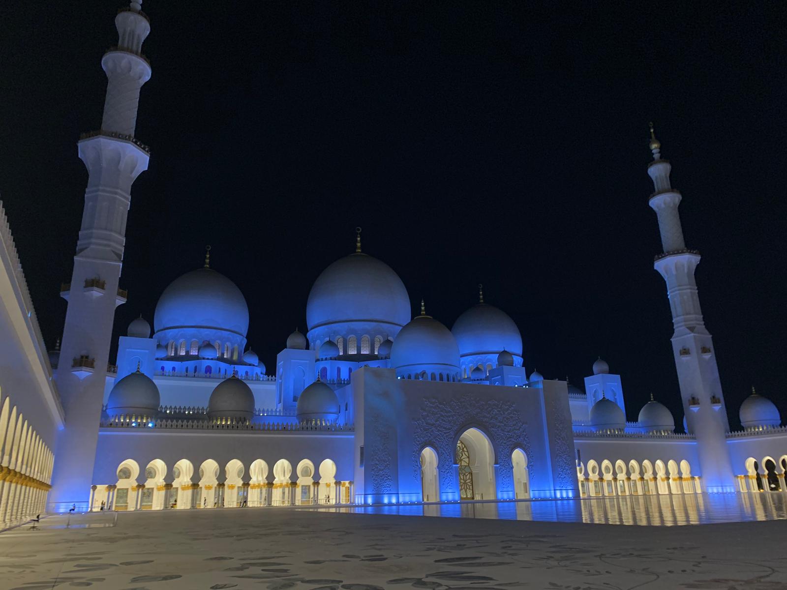 Lusso, arte, shopping, spiagge e intrattenimento. Ecco Abu Dhabi, cuore dell’area mediorientale