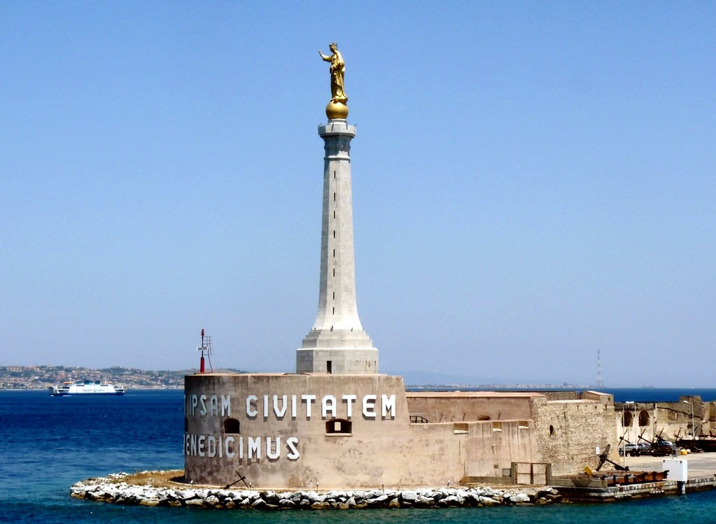 Settimana delle malattie mitocondriali, la Marina militare illumina i suoi edifici Settimana delle malattie mitocondriali, la Marina militare illumina i suoi edifici