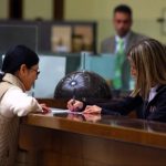 Sicilia, zona arancione, green pass 1 febbraio in banca, le regole