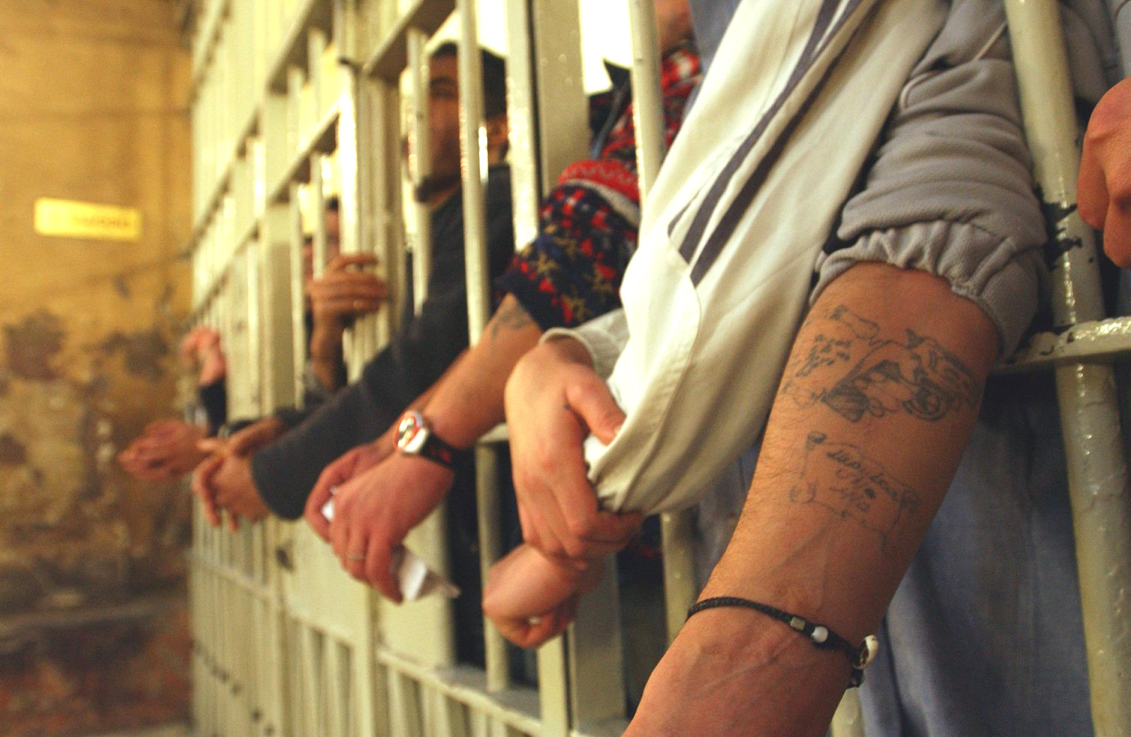 Poliziotti penitenziari No vax, sono 13mila, “Se sospesi, caos nelle carceri”