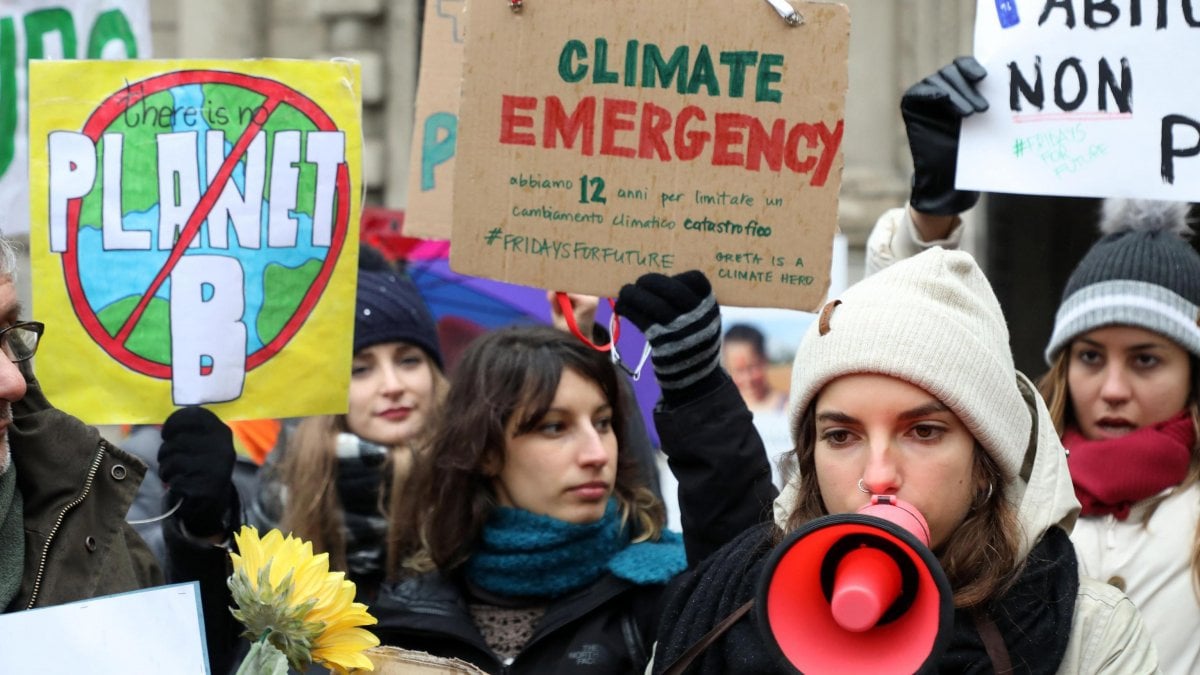 I giovani guidati da Greta ancora in piazza per il clima