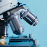 Nuovi studi per affrontare la sclerosi multipla: astrociti bersagli primari di terapie innovative