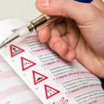 Siracusa, non supera l’esame di guida e danneggia vetrina dell’autoscuola