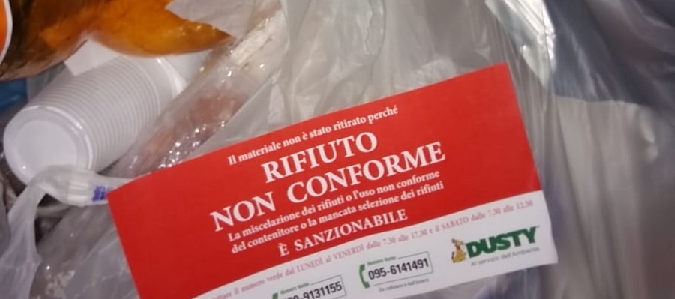 Differenziata a Catania, è guerra ai trasgressori, bollino rosso sui rifiuti e multe salate