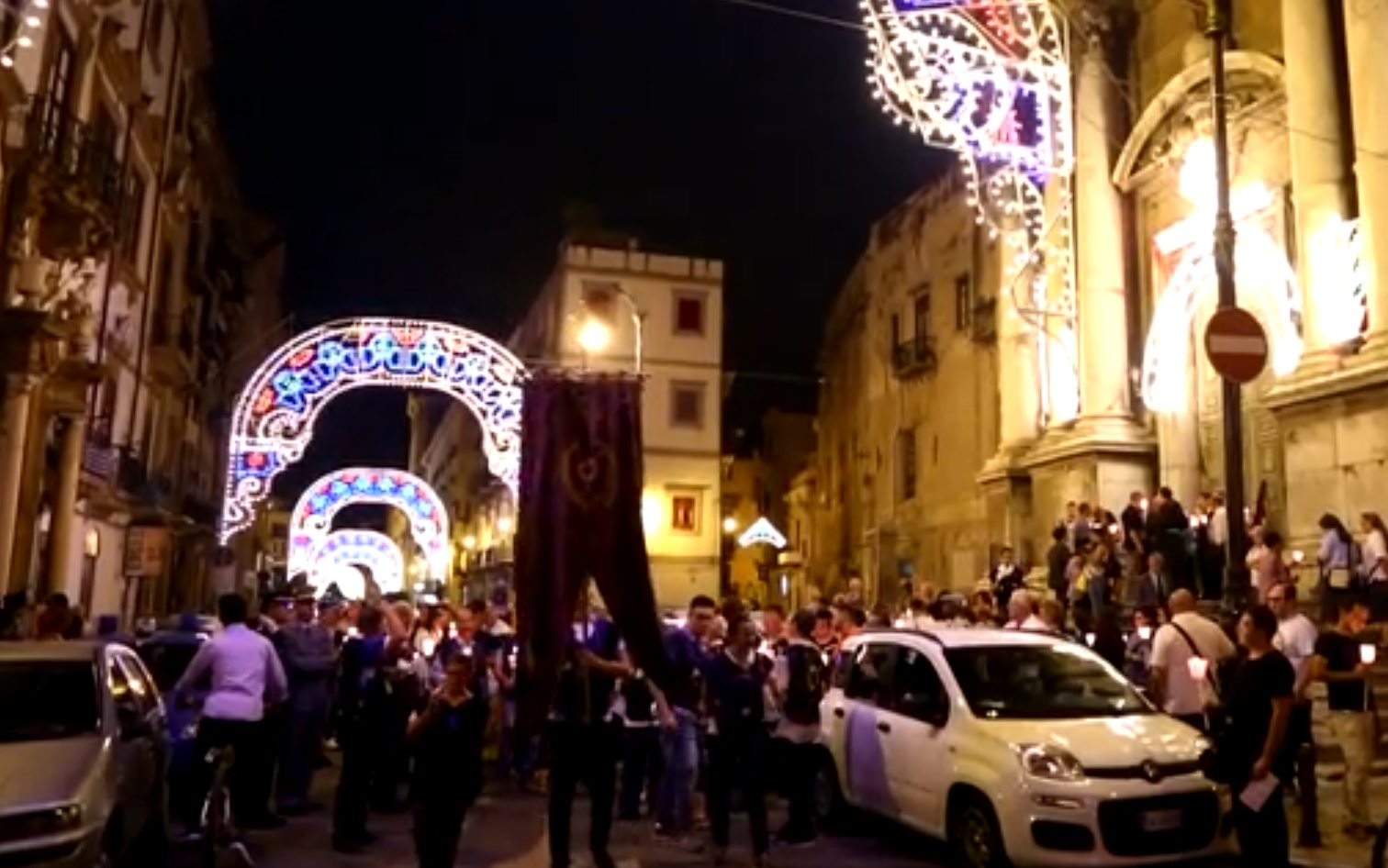 Mafia, fiaccolata a Palermo per don Pino Puglisi Mafia, fiaccolata a Palermo per don Pino Puglisi