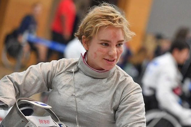 Le rubano la borsa al ristorante, Bebe Vio disperata :”Tenetevi tutto ma ridatemi la tesi di laurea” VIDEO*