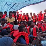 Migranti, oltre trecento arrivi, cede il castello di carte di Salvini dopo tre sbarchi fantasma