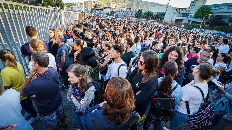 Adolescenti italiani, l’allarme dell’Iss “Mangiano male e fanno poco movimento”