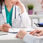 Siracusa, vaccini per i non prenotati, dottore sospeso per cinque mesi