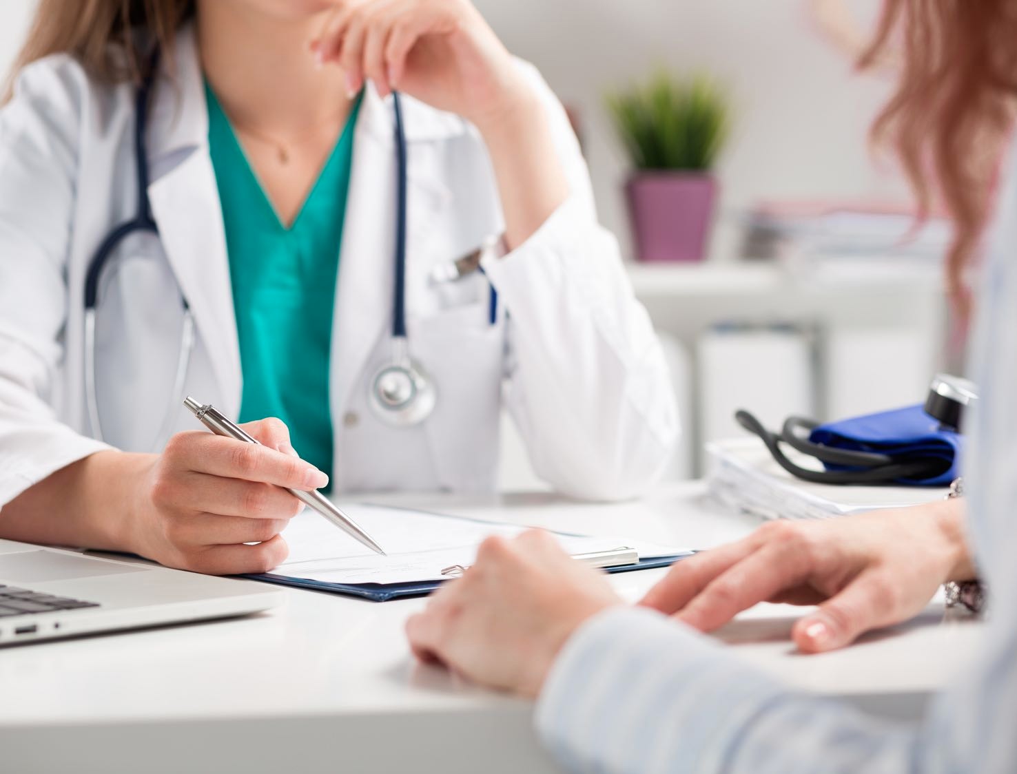 Siracusa, vaccini per i non prenotati, dottore sospeso per cinque mesi