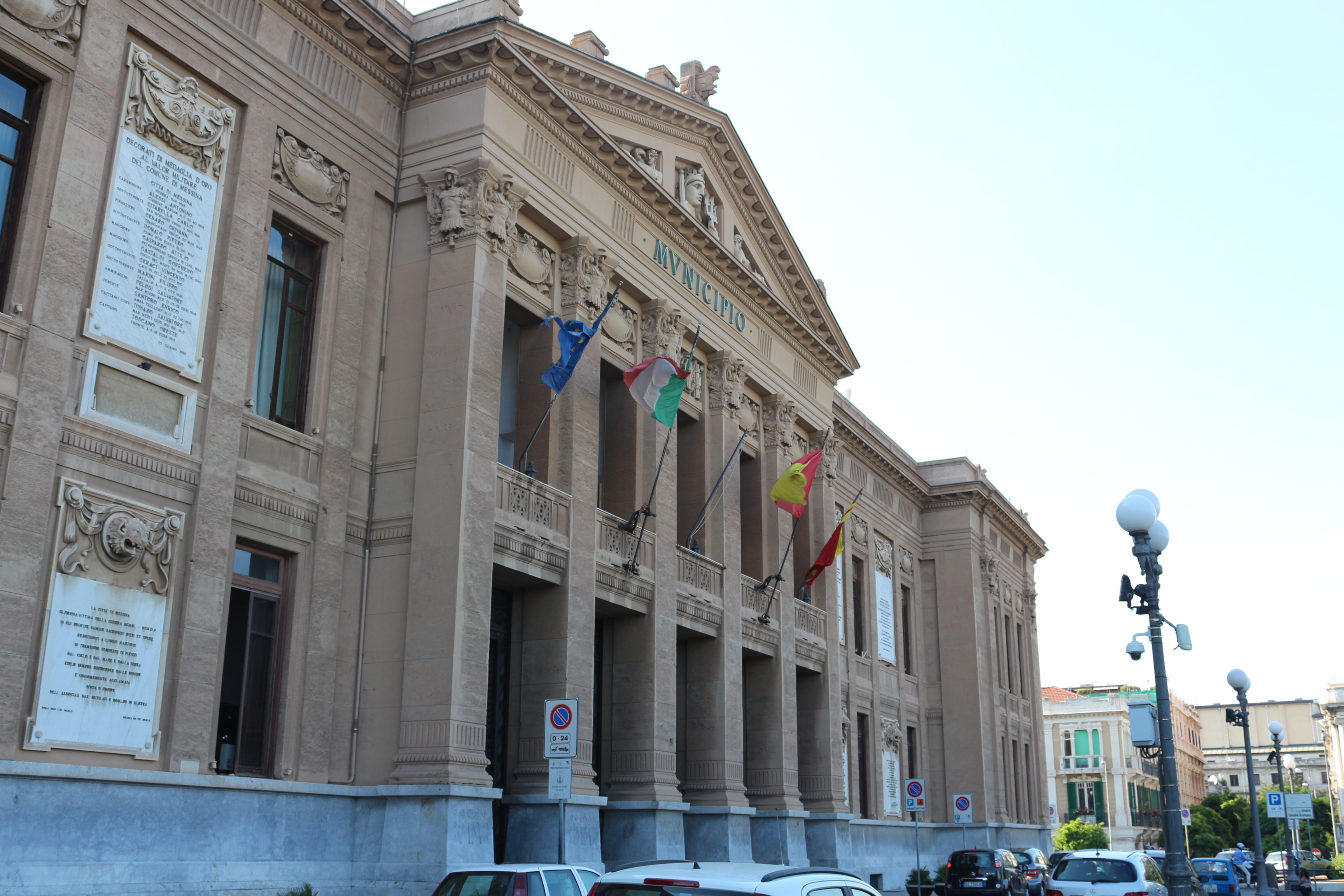 Il ciclone De Luca si abbatte sui dirigenti fra tagli, obiettivi e disposizioni stringenti Il ciclone De Luca si abbatte sui dirigenti fra tagli, obiettivi e disposizioni stringenti