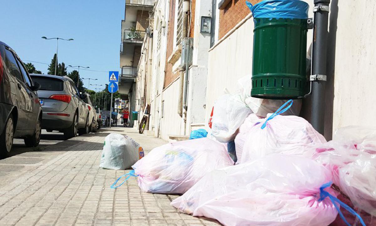 Operazioni di contrasto straordinarie contro chi lascia i rifiuti in strada a Siracusa