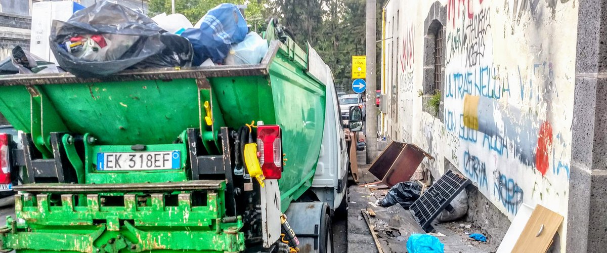 Guai per addetto alla raccolta rifiuti a Catania: indagato per peculato, ecco perché