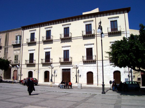 Favara, il giorno della mozione di sfiducia. Resa dei conti in Aula per il sindaco Alba Favara, il giorno della mozione di sfiducia. Resa dei conti in Aula per il sindaco Alba