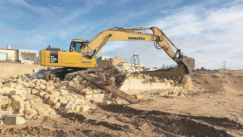 Abusivismo a Castelvetrano, le ruspe si fermano di nuovo per colpa della burocrazia