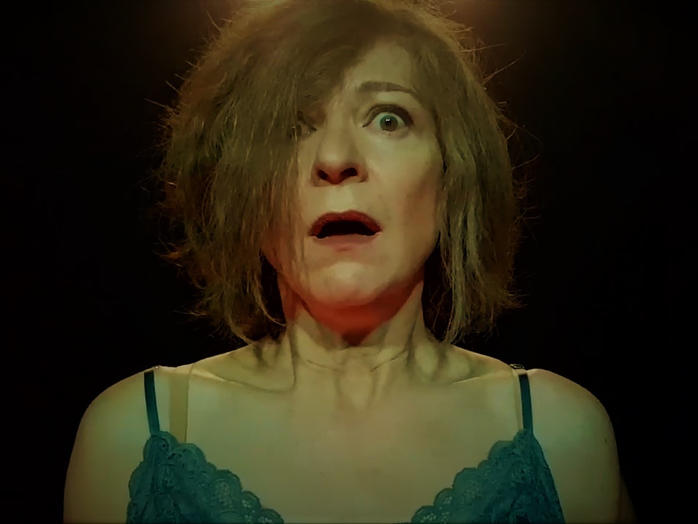 Teatro, se la politica ti costringe… Casa casa