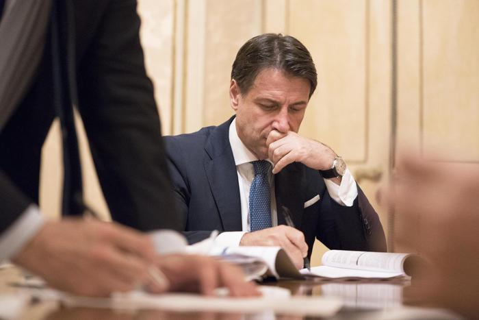 Coronavirus, il premier Conte, “programmiamo la fase 2”