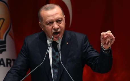 Turchia: Erdogan si insedia per il nuovo mandato da presidente