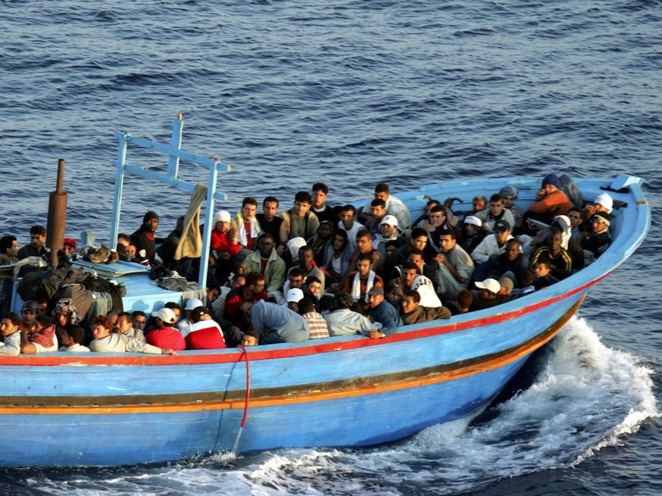 Lampedusa, trovato in mare il cadavere di un altro migrante. Salgono a 8 i morti Lampedusa, trovato in mare il cadavere di un altro migrante. Salgono a 8 i morti